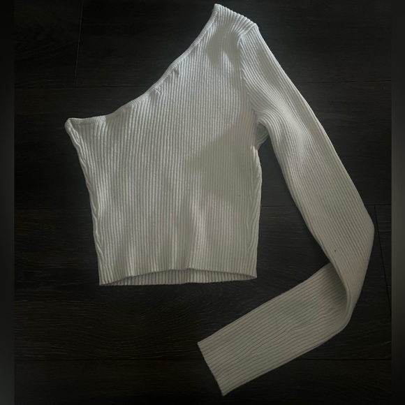 Kendall& Kylie White one shoulder cropped shirt - Picture 2 of 3